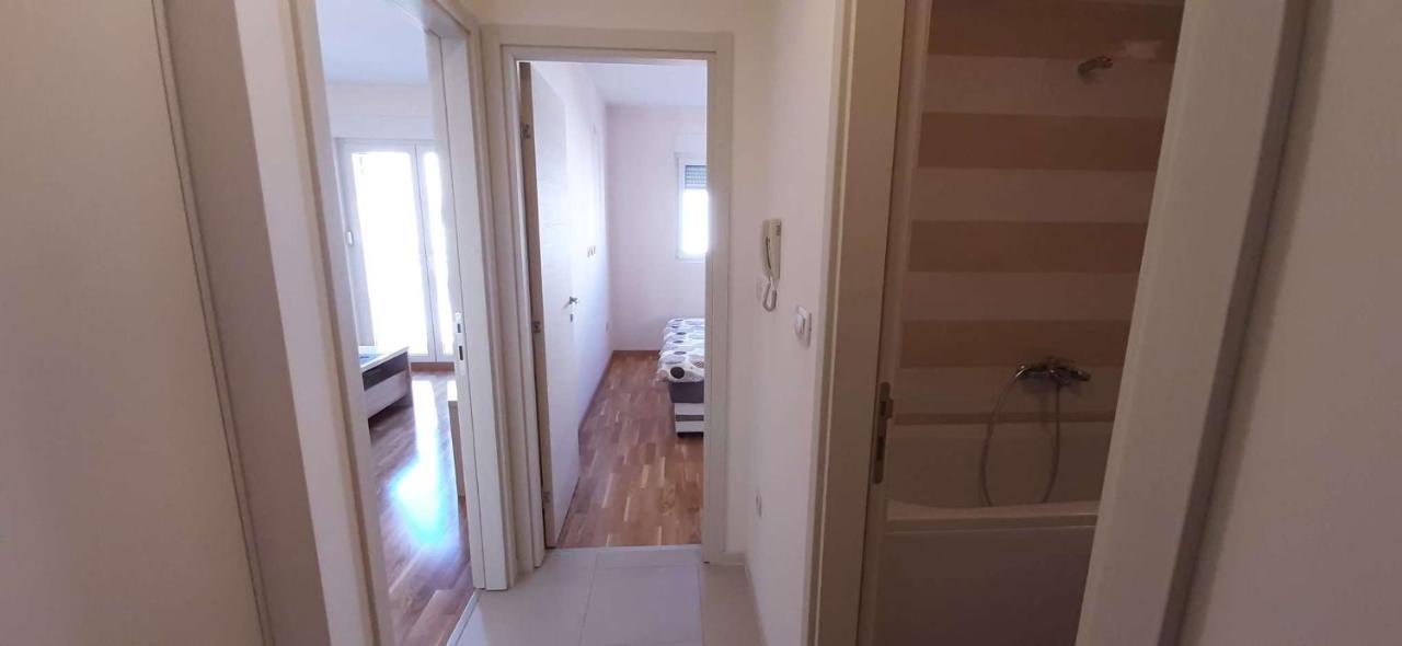 פודגוריצה Guest House Mikeli מראה חיצוני תמונה
